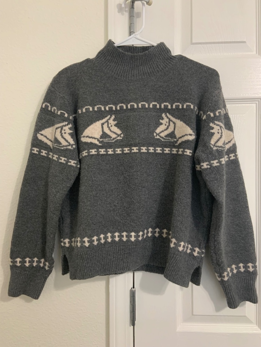 Urban Daizy S/M Gray Horse Sweater 🐴🤍